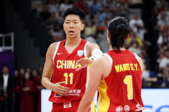 代的坚定决, 中国女篮在, 业学院的李