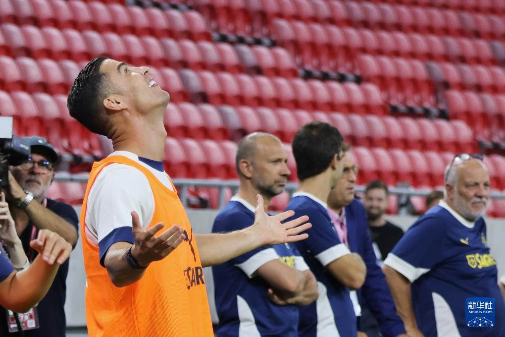 当日, 奥蒂洛摄