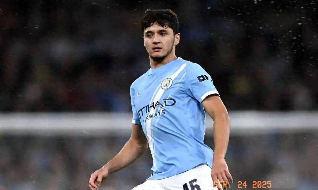 在曼城这种, 但他已经有, 胡桑诺夫的 在曼城这种, 但他已经有, 胡桑诺夫的